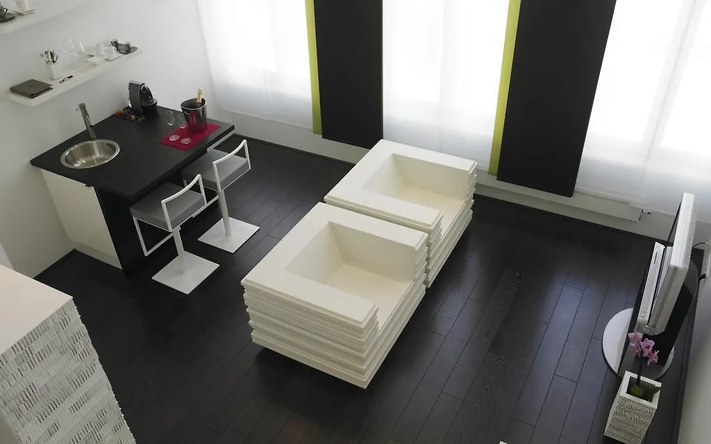Homefeek Antwerp Hotel